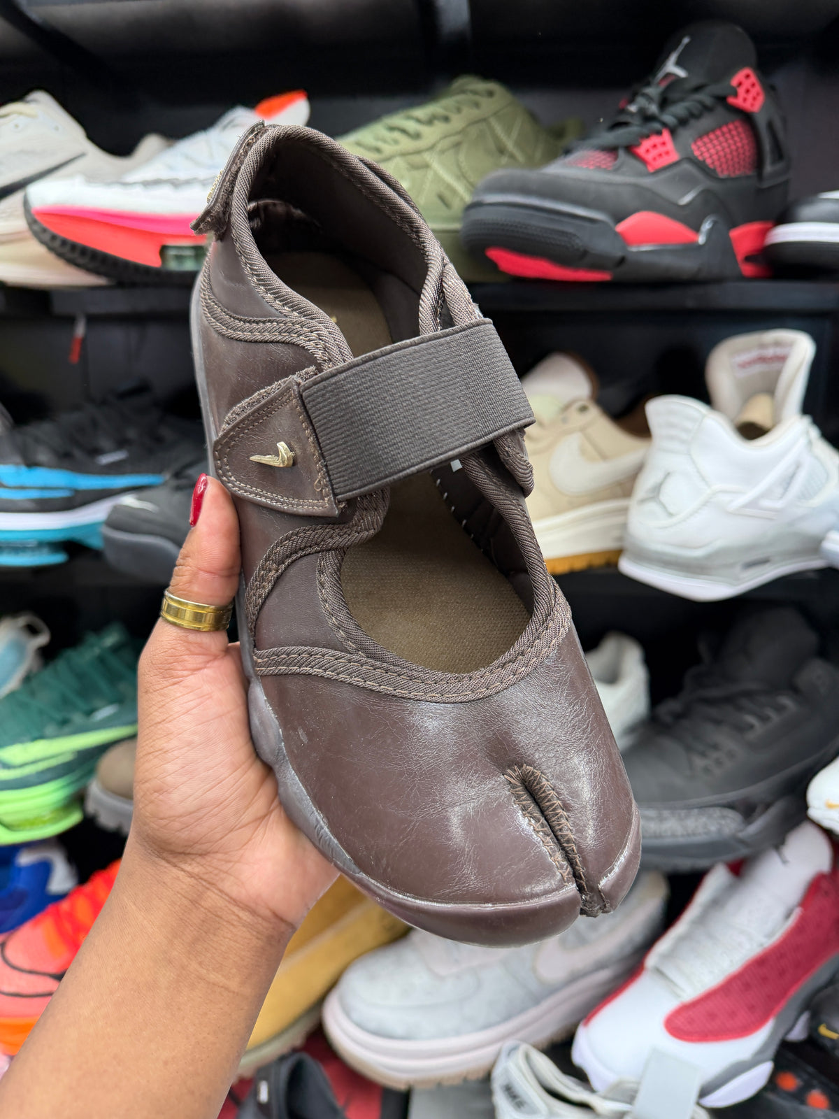 Nike Air Rift SE split-toe leather sneaker